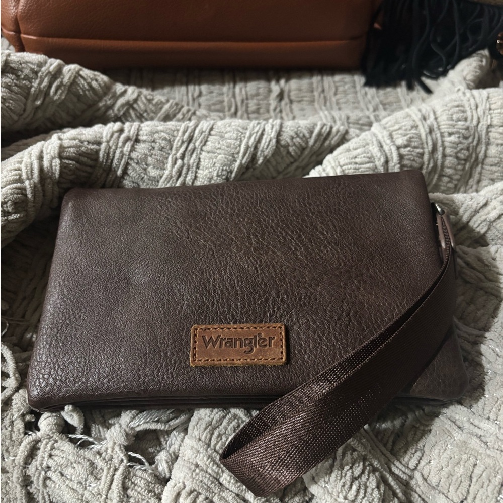 Wrangler Dark Brown Leather Wristlet/crossbody - Picture 2 of 7